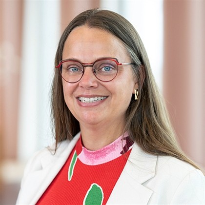 prof. mr. dr. (A.E.) Arianne de Leeuw